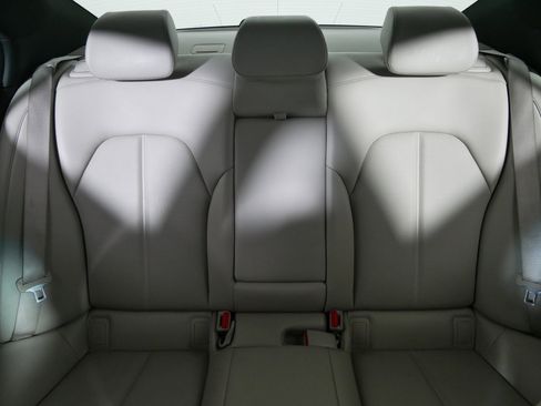 Used 2023 Genesis G70 2.0T image 13