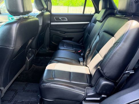 Used 2017 Ford Explorer XLT w/ Equipment Group 202A FWD image 13