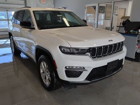 Used 2023 Jeep Grand Cherokee Limited AWD/4WD image 7