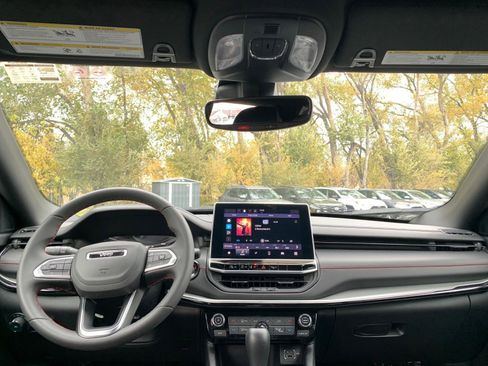 Used 2025 Jeep Compass Trailhawk image 32