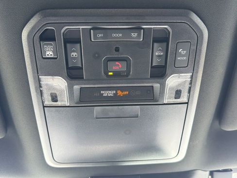Used 2025 Toyota Tundra Platinum AWD/4WD image 32
