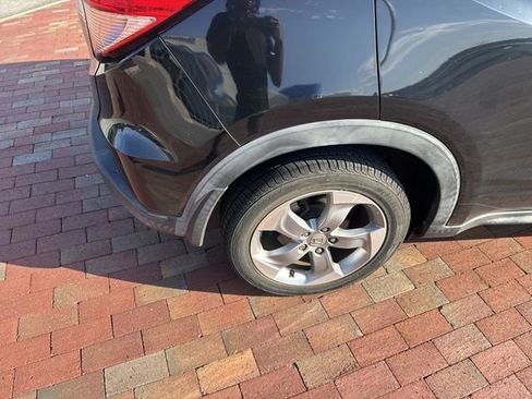 Used 2017 Honda HR-V LX image 15