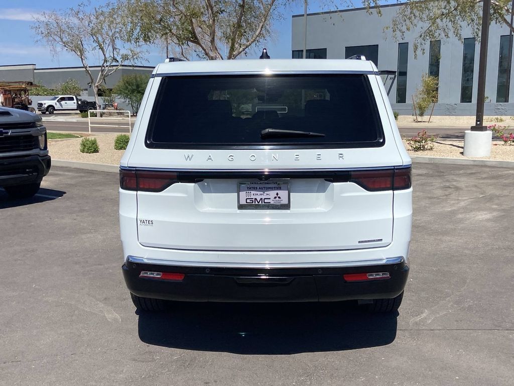 Used 2024 Jeep Wagoneer Series II w/ Flexible Seating Group RWD image 5