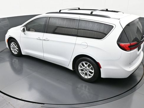 Used 2022 Chrysler Pacifica Touring-L image 31