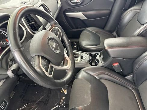Used 2017 Jeep Cherokee Trailhawk w/ Cold Weather Group AWD/4WD image 22