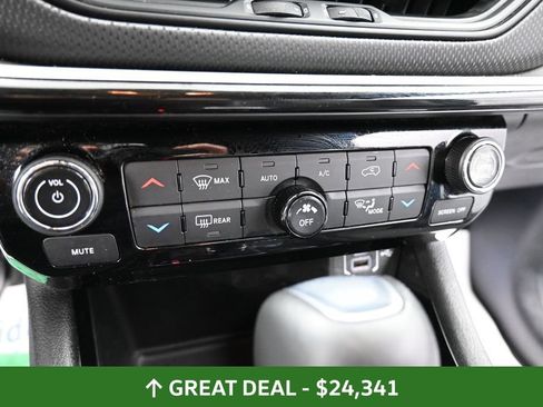 Used 2025 Jeep Compass Trailhawk AWD/4WD image 40