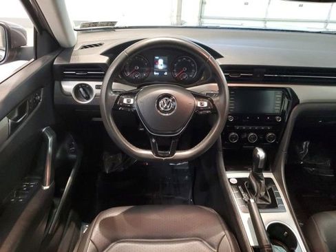 Used 2022 Volkswagen Passat 2.0T SE image 14