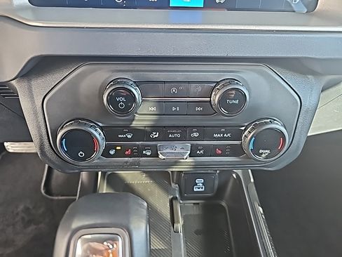 Used 2025 Ford Bronco Outer Banks image 17