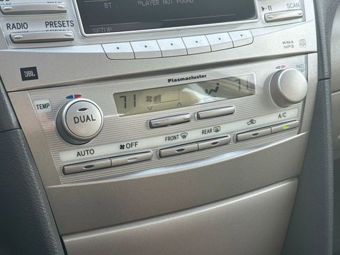 Used 2011 Toyota Camry image 22