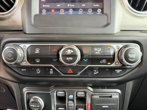Used 2020 Jeep Wrangler Unlimited Sahara AWD/4WD image 25