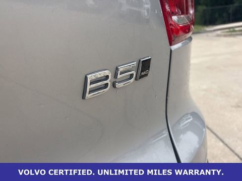 Certified 2025 Volvo XC40 B5 Plus AWD/4WD image 9