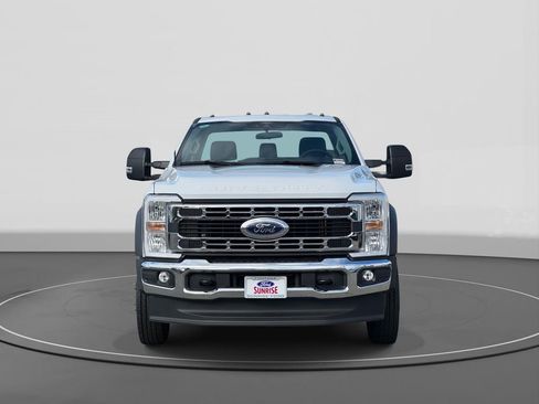 New 2026 Ford F450 XL w/ XL Chrome Package image 3