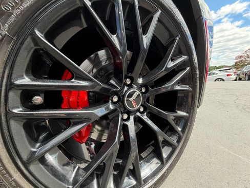 Used 2015 Chevrolet Corvette Z06 w/ 3LZ Preferred Equipment Group RWD image 33