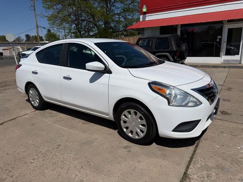 Used 2019 Nissan Versa SV image 5