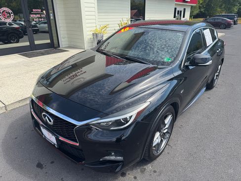 Used 2018 INFINITI QX30 Sport w/ Sport Leather Package image 2