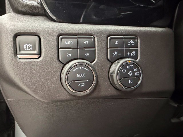 Used 2024 Chevrolet Silverado 1500 LT Trail Boss w/ LT Trail Boss Premium Package AWD/4WD image 17