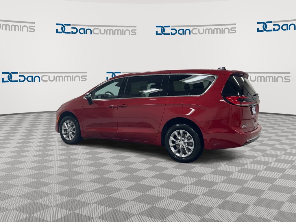 New 2027 Chrysler Pacifica Select AWD/4WD image 6