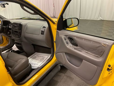 Used 2001 Ford Escape XLT image 18
