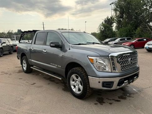 Used 2019 Nissan Titan SV w/ SV Convenience Package AWD/4WD image 8