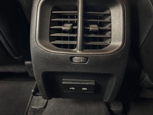 Used 2019 Jeep Cherokee Latitude Plus w/ Travel & Safety Group image 19