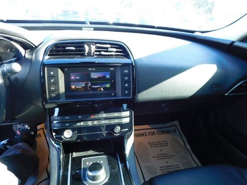 Used 2017 Jaguar XE Premium RWD image 34