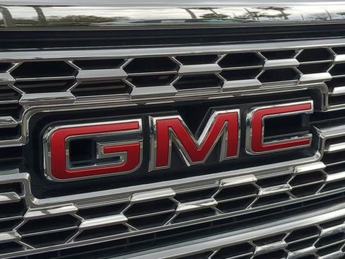 Used 2022 GMC Canyon Denali w/ Denali Black Edition Package image 13