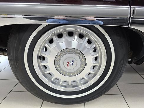 Used 1996 Buick Roadmaster Sedan RWD image 22