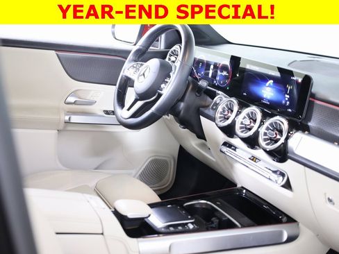 Used 2022 Mercedes-Benz GLB 250 4MATIC image 42