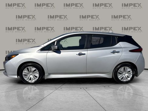 Used 2023 Nissan Leaf S image 2