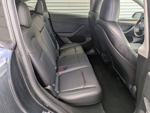 Used 2025 Tesla Model Y Long Range image 28