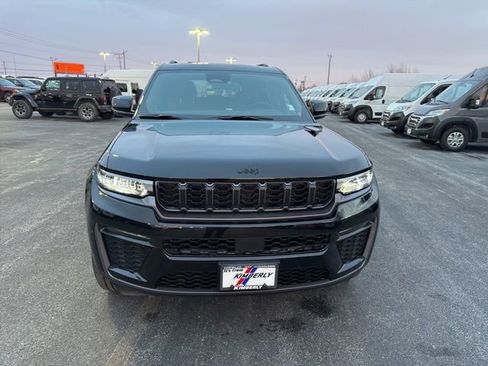New 2026 Jeep Grand Cherokee Limited w/ Limited Altitude Package AWD/4WD image 15