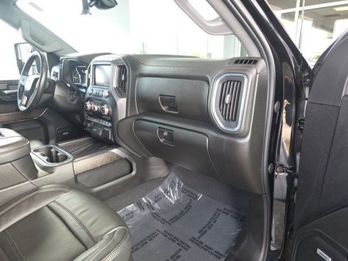 Used 2022 GMC Sierra 3500 Denali w/ Denali Black Diamond Edition image 11