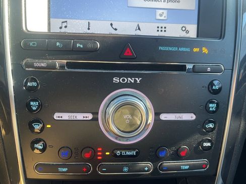 Used 2018 Ford Explorer Limited w/ Equipment Group 301A image 17