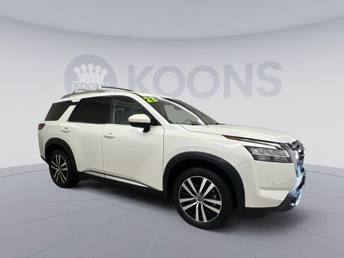 Used 2023 Nissan Pathfinder Platinum image 7