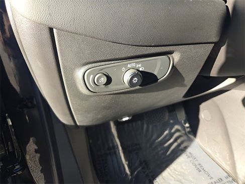 Used 2022 Chevrolet Equinox RS w/ LPO, Floor Liner Package image 12