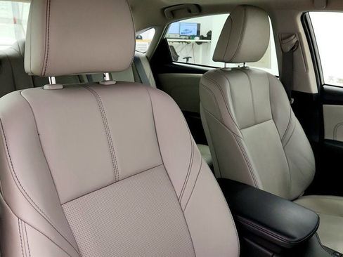 Used 2018 Toyota Avalon Limited FWD image 23