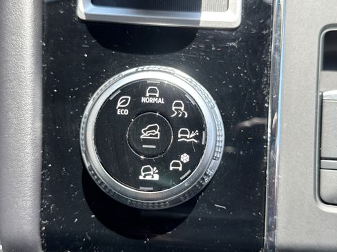 Used 2023 Mitsubishi Outlander SE AWD/4WD image 16