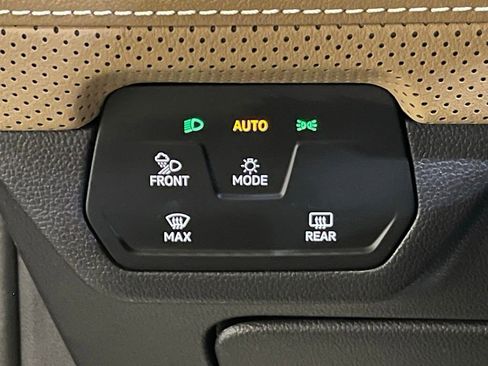 Certified 2026 Volkswagen Atlas Cross Sport SE w/ Panoramic Sunroof Package AWD/4WD image 18