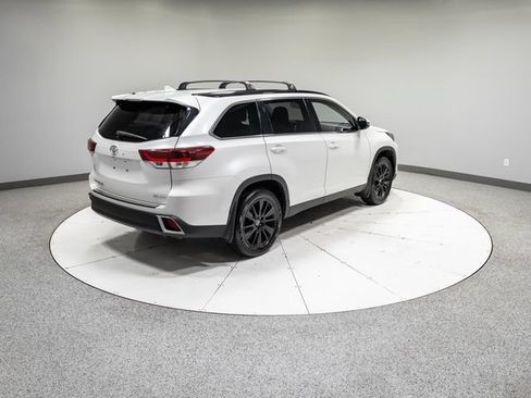 Used 2019 Toyota Highlander SE AWD/4WD image 33