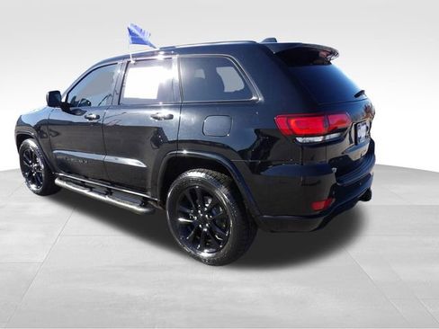 Used 2022 Jeep Grand Cherokee Laredo X AWD/4WD image 5
