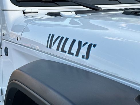 Used 2024 Jeep Wrangler Unlimited image 11