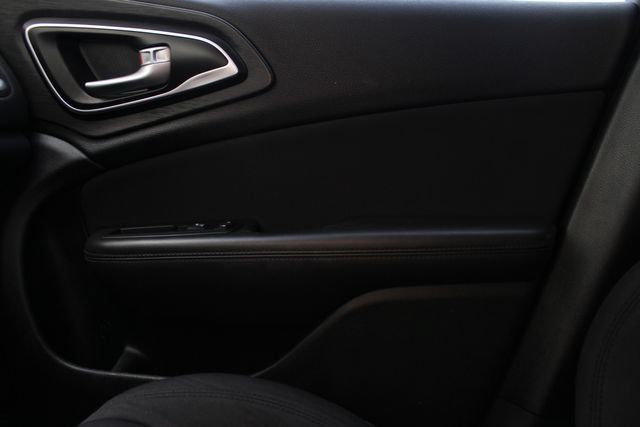Used 2015 Chrysler 200 Limited FWD image 14