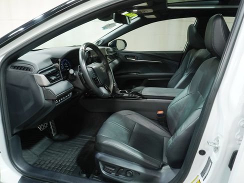 Used 2025 Toyota Camry XSE w/ Premium Plus Package AWD/4WD image 9