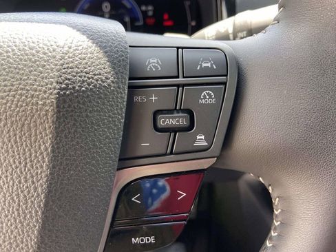 Used 2025 Toyota Camry SE w/ Convenience Package FWD image 34