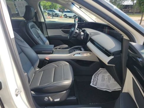 Certified 2024 Lincoln Nautilus Premier AWD/4WD image 27