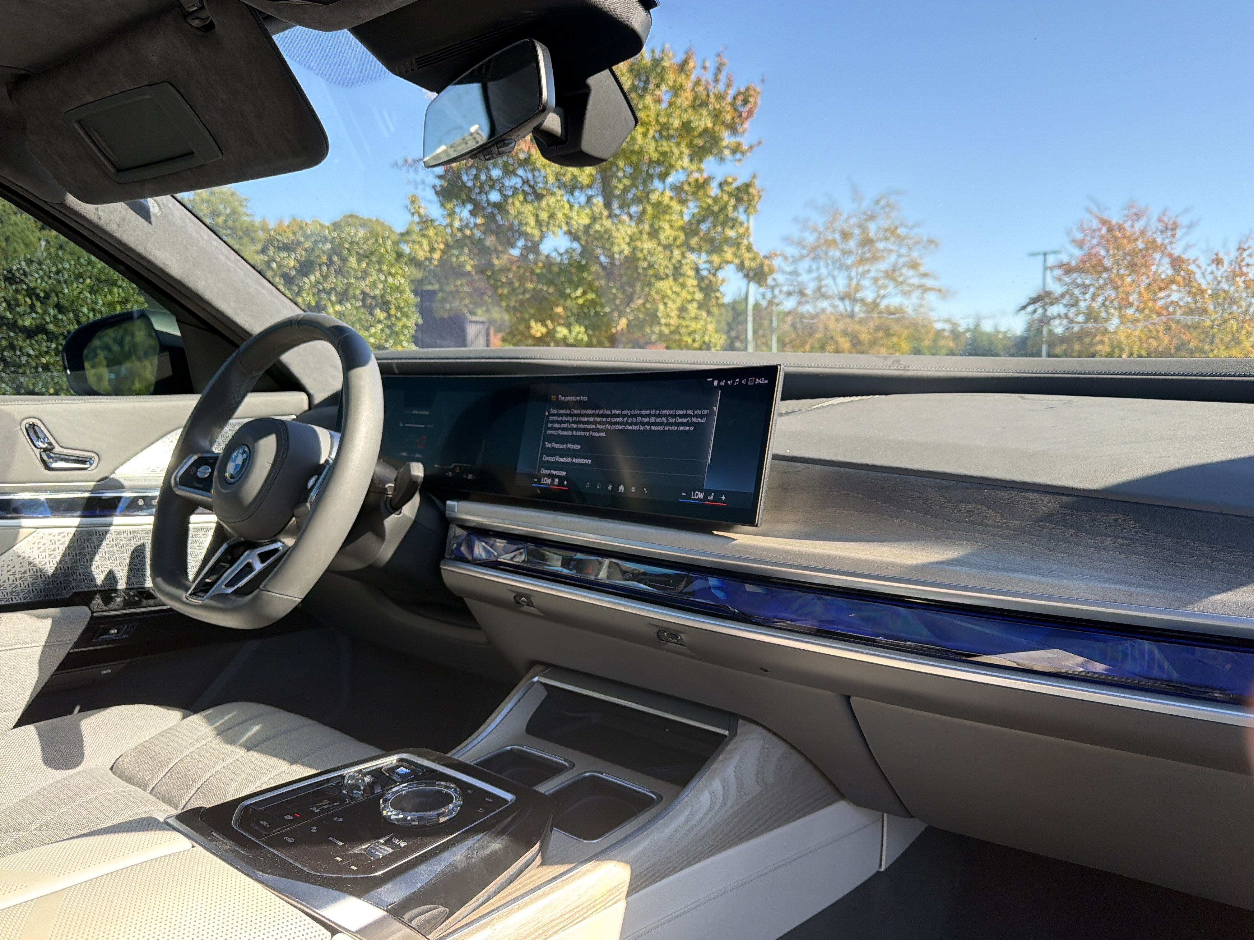Used 2023 BMW i7 xDrive60 AWD/4WD image 6