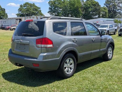 Used 2009 Kia Borrego LX w/ Convenience Pkg RWD image 3