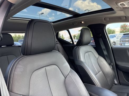 Used 2020 Volvo XC40 T5 Momentum image 13
