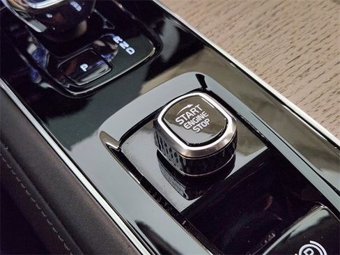 Used 2025 Volvo XC90 B5 Plus image 21