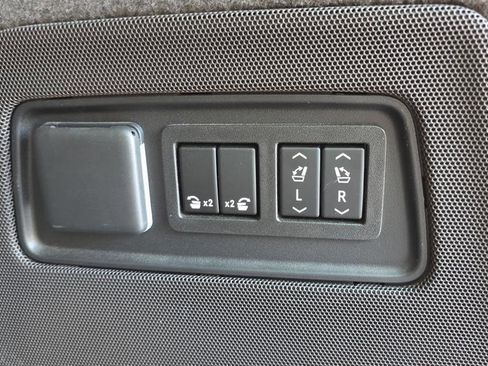 Certified 2022 Cadillac Escalade ESV Premium Luxury w/ LPO, Illumination Package image 31